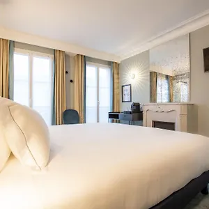 Elsa, Otel Paris