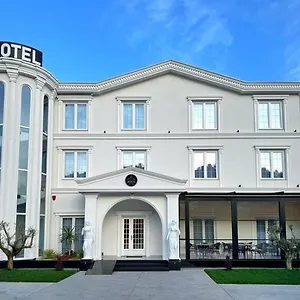 Reign Otel Vorë