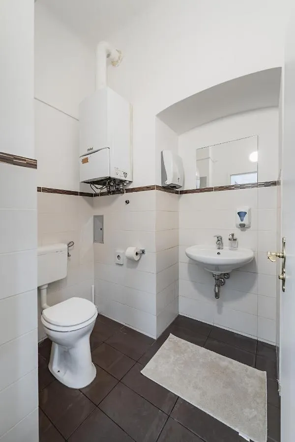 Hostel Central City Rooms By Home2 Viyana Avusturya